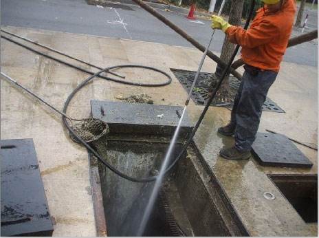 合水池底污泥如何清理